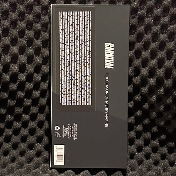 UOMA Black Magic Carnival Color Eyeshadow Palette - Picture 4 of 8